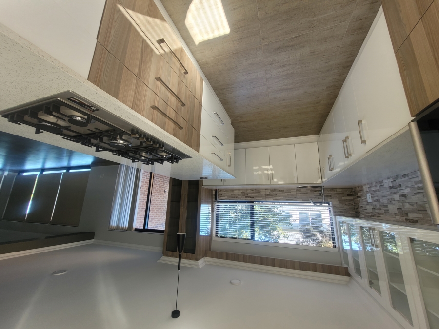 4 Bedroom Property for Sale in Wavecrest Eastern Cape